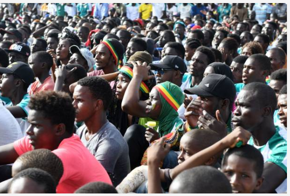 (15 Photos) CAN 2019: Une folle ambiance à Dakar après la qualification des Lions en finale