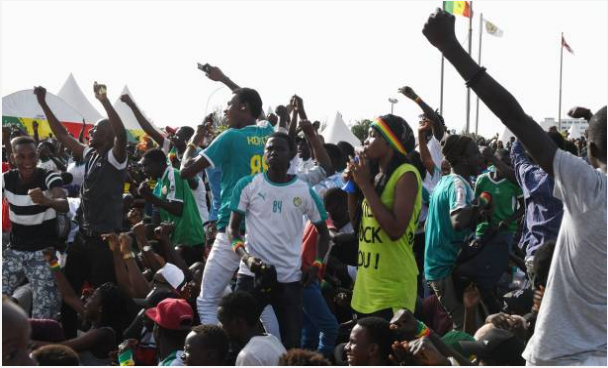 (15 Photos) CAN 2019: Une folle ambiance à Dakar après la qualification des Lions en finale