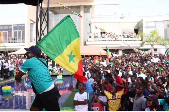 (15 Photos) CAN 2019: Une folle ambiance à Dakar après la qualification des Lions en finale