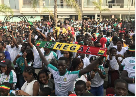 (15 Photos) CAN 2019: Une folle ambiance à Dakar après la qualification des Lions en finale