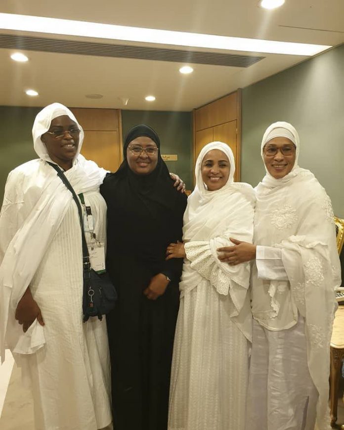 67883664 2426946230692978 8175127947632443392 N 696x870