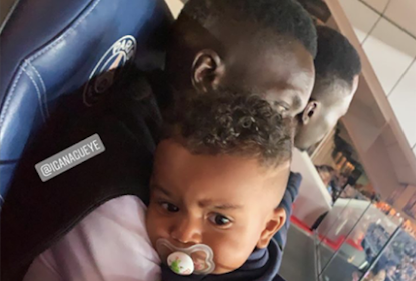 Photos) PSG: Gana Gueye en toute complicité avec son fils au Parc ...