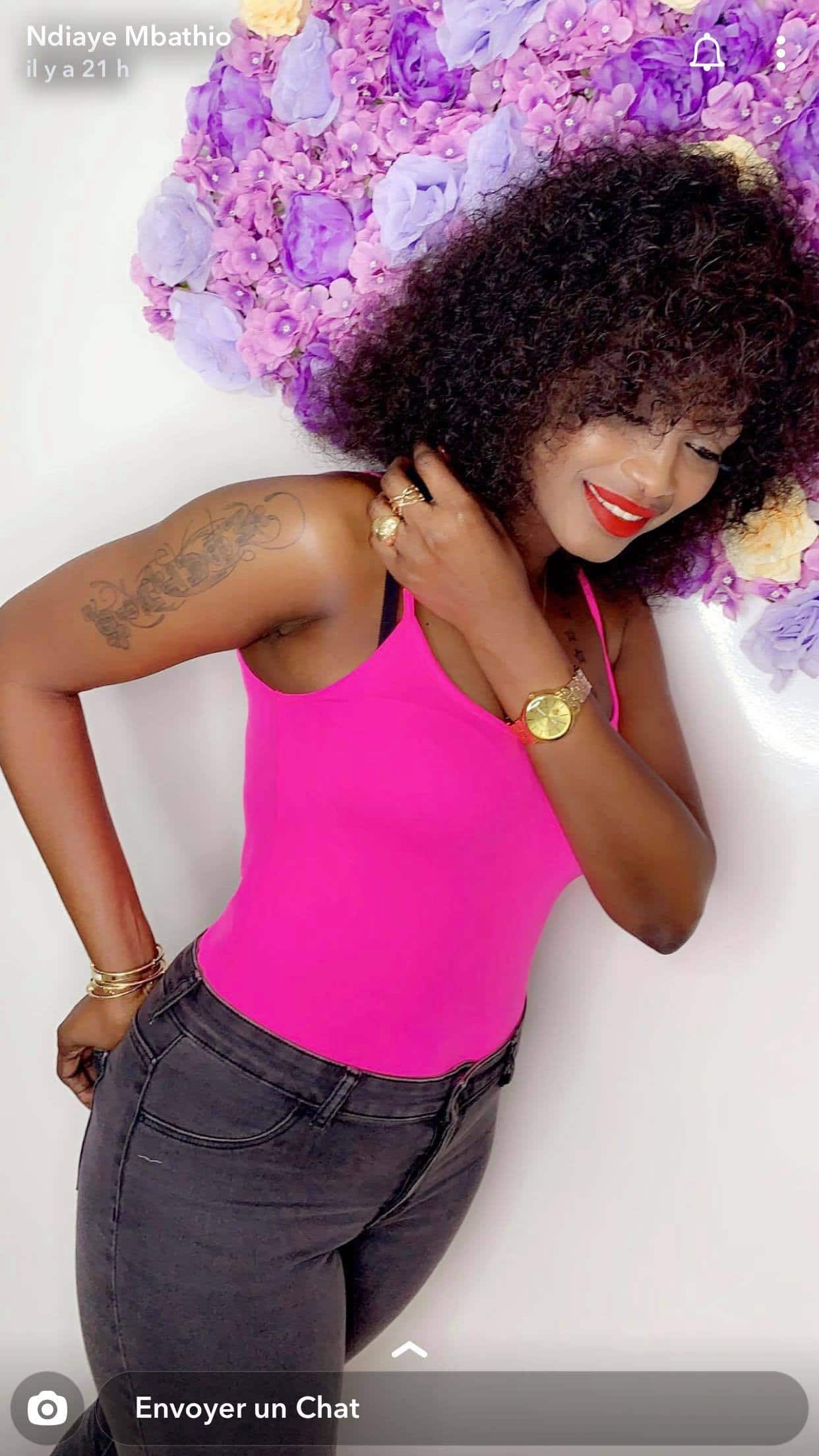 Mbathio Chauffe La Toile Avec Son Décolleté Qui Dévoile Tous Ses Tatouages3