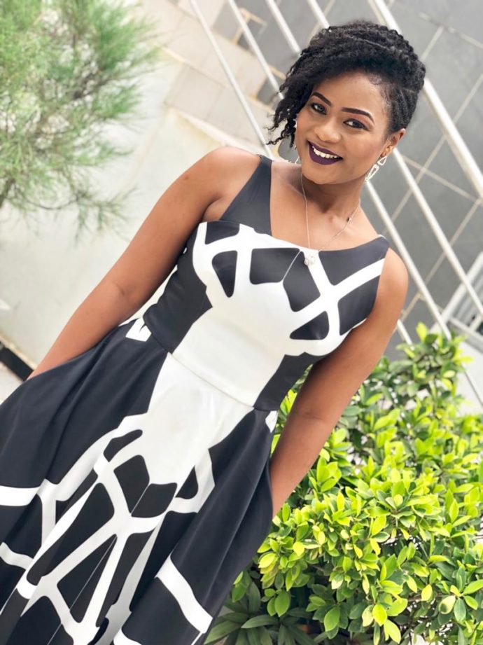 Merry Beye Brille De Mille Feux Dans Sa Tenue Classe3 690x921