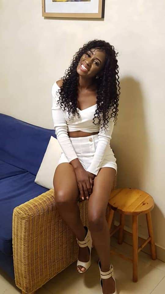 Queen Biz N Mode Relax Dans Sa Tenue Aguicheuse4