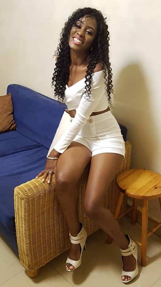 Queen Biz N Mode Relax Dans Sa Tenue Aguicheuse6