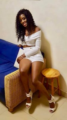 Queen Biz N Mode Relax Dans Sa Tenue Aguicheuse7