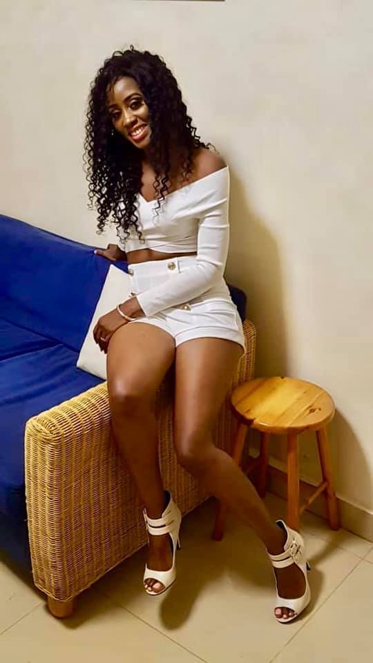 Queen Biz N Mode Relax Dans Sa Tenue Aguicheuse7