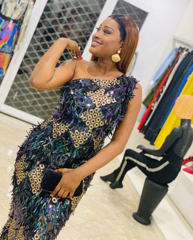 Racky 22MUHM22 Toute Rayonnante Dans Son 22sagnsé223