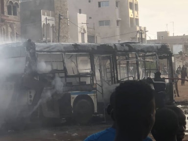 Urgent Un Minibus Tata Prend Feu Et Sème La Panique3