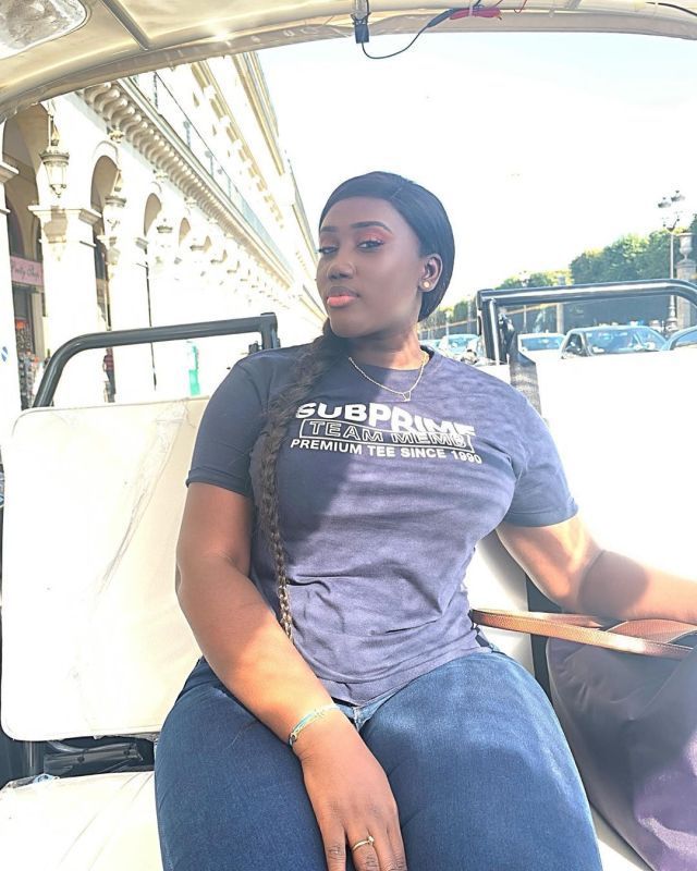 Yaye Fatou Très Élégante Dans Tenues Classes1