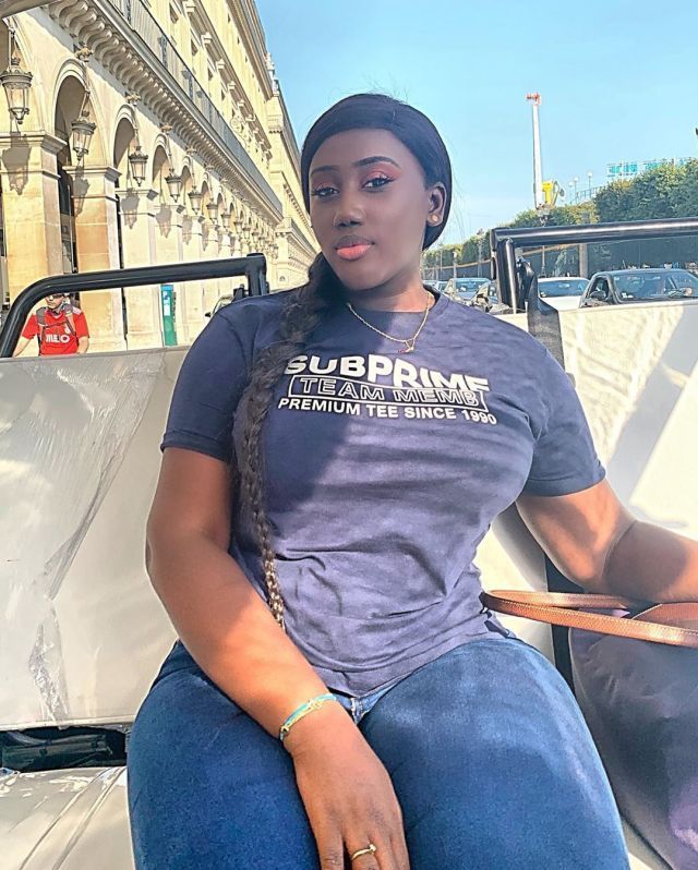 Yaye Fatou Très Élégante Dans Tenues Classes2