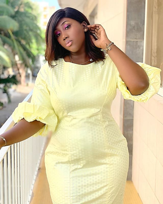 Yaye Fatou Très Élégante Dans Tenues Classes3