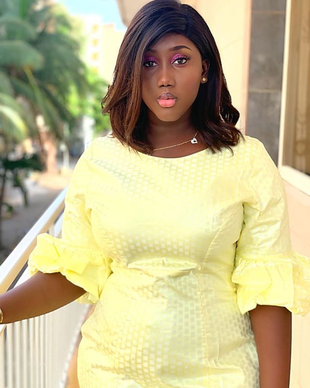 Yaye Fatou Très Élégante Dans Tenues Classes6