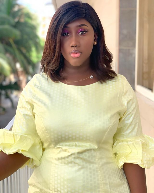 Yaye Fatou Très Élégante Dans Tenues Classes7