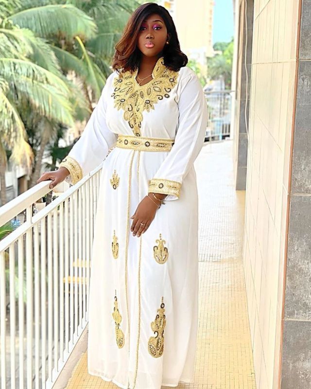 Yaye Fatou Très Élégante Dans Tenues Classes8