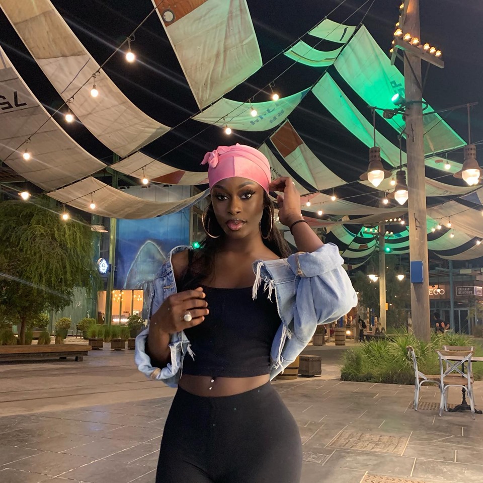 72640176 2574684982810982 2793348700984836096 N