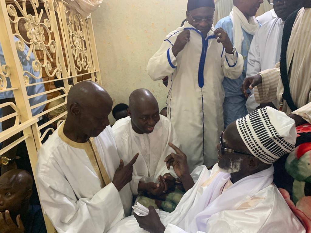 72711378 10157576734104909 8902363234804170752 O (1)