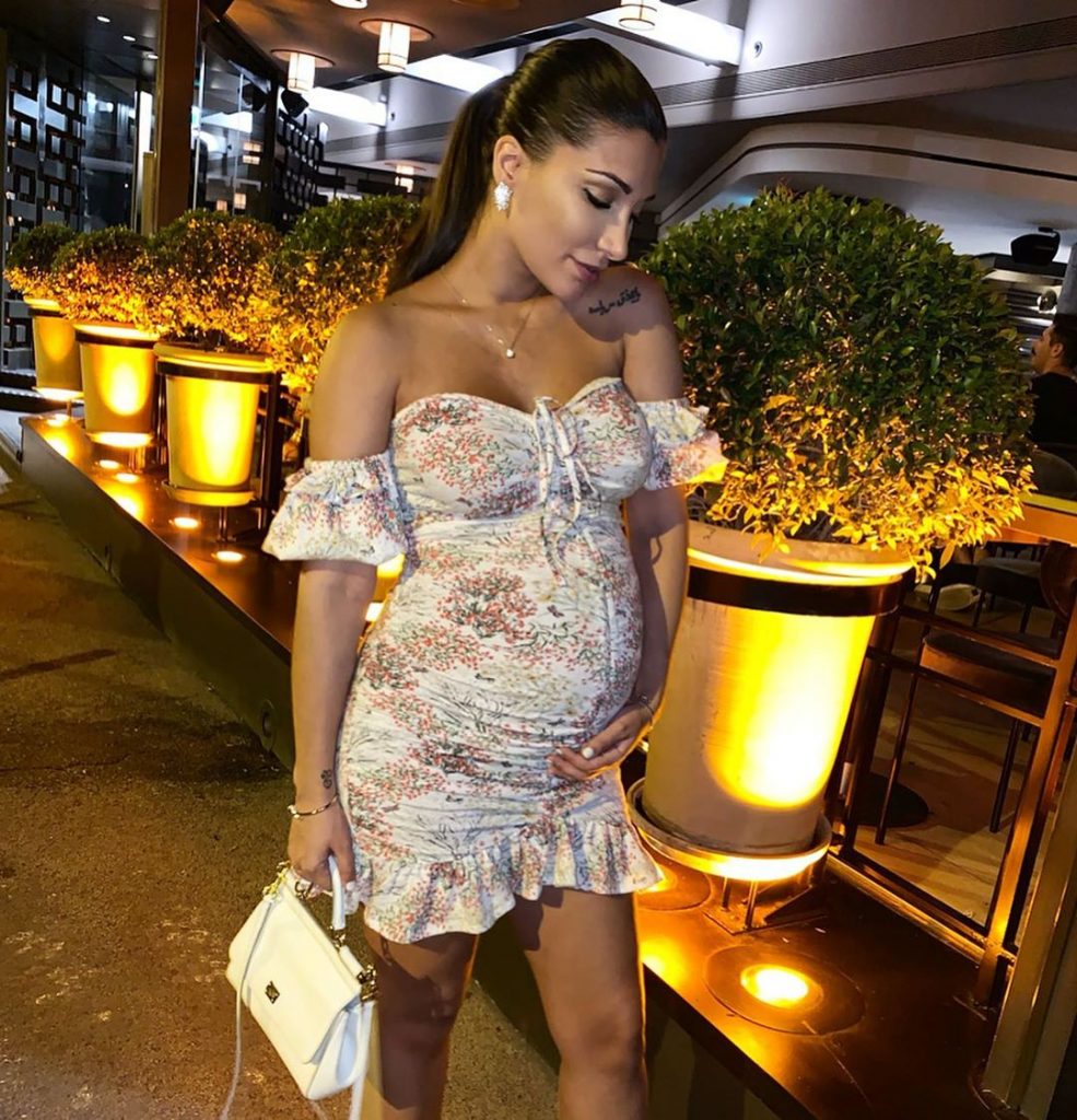 Femme De Keita Baldé 3 985x1024