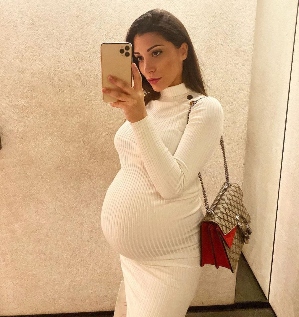 Femme De Keita Baldé 6 966x1024 (1)