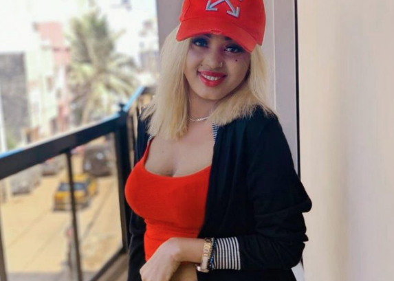 ( 10 Photos ) Rya Diallo, la nouvelle recrue de la Sentv … étale sa classe, elle respire la forme …