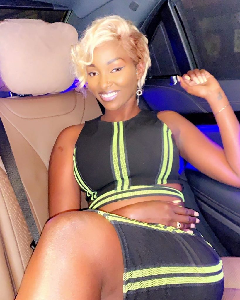 Photos: Coumba ,la fille du milliardaire Babacar Ngom dans une tenue splendide qui met en exergue ses belles formes