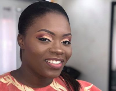 ( 07 Photos ) Safia, l’animatrice de Sen Tv toujours bien habillée