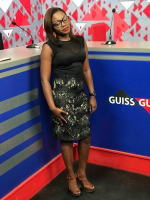 ( 07 Photos ) Safia, l’animatrice de Sen Tv toujours bien habillée