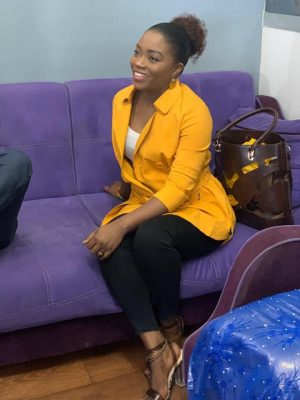 ( 07 Photos ) Safia, l’animatrice de Sen Tv toujours bien habillée