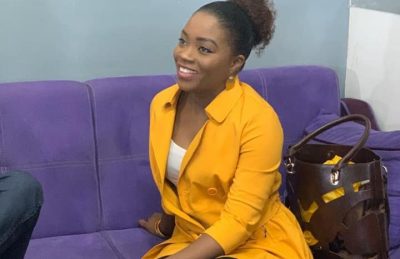 ( 07 Photos ) Safia, l’animatrice de Sen Tv toujours bien habillée