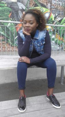 ( 07 Photos ) Safia, l’animatrice de Sen Tv toujours bien habillée