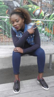 ( 07 Photos ) Safia, l’animatrice de Sen Tv toujours bien habillée