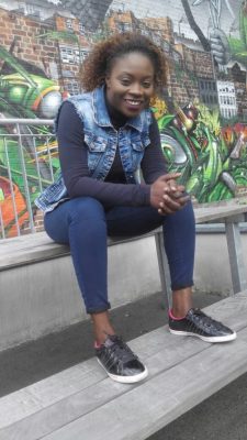 ( 07 Photos ) Safia, l’animatrice de Sen Tv toujours bien habillée