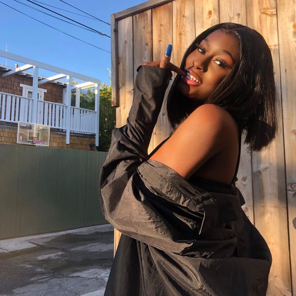 (Photos) Mode Khalé Paré Mame Diarra  » Sen Ptit Gallé  » s’affiche sexy et rayonnante à L.A