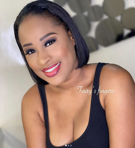 Photos: L’actrice Racky toute éblouissante avec son new Make Up pour les fêtes de fin d’année ultra-stylées