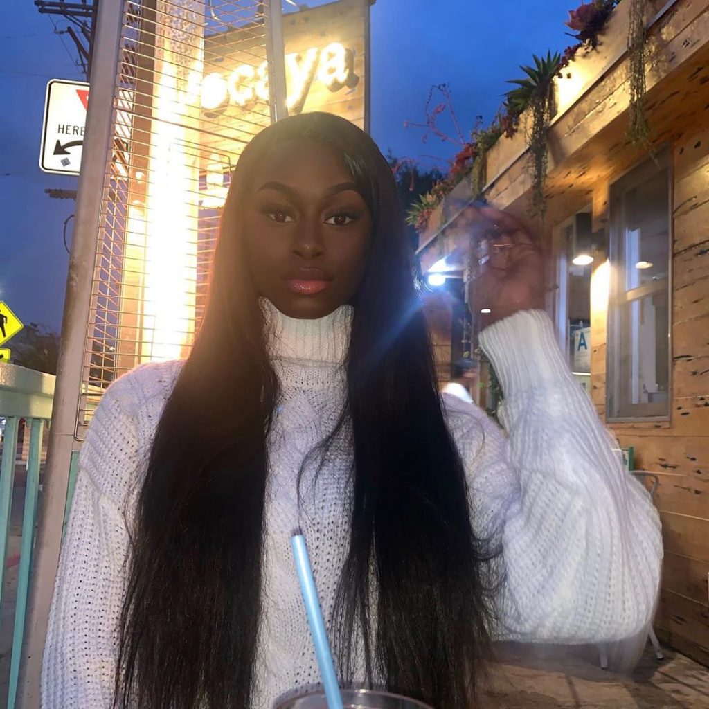 (Photos) Mode Khalé Paré Mame Diarra  » Sen Ptit Gallé  » s’affiche sexy et rayonnante à L.A