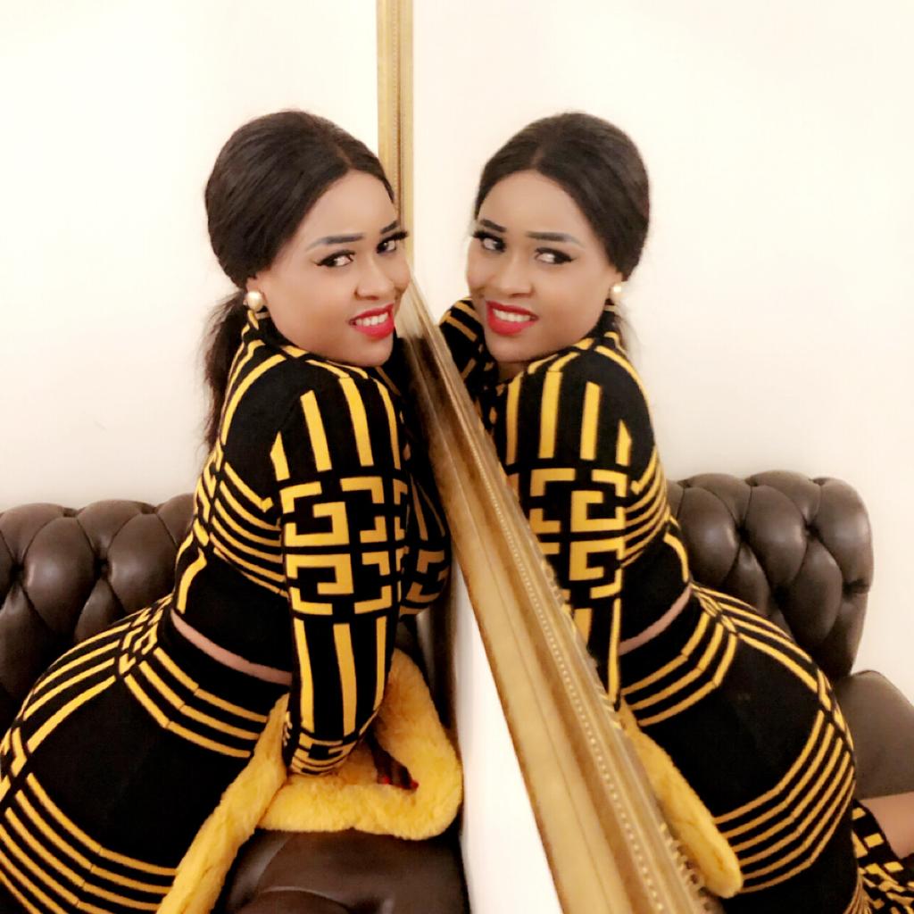 ( 10 Photos ) « Guigui première de sa classe avec une mention très bien à l’école de cinéma parisienne »