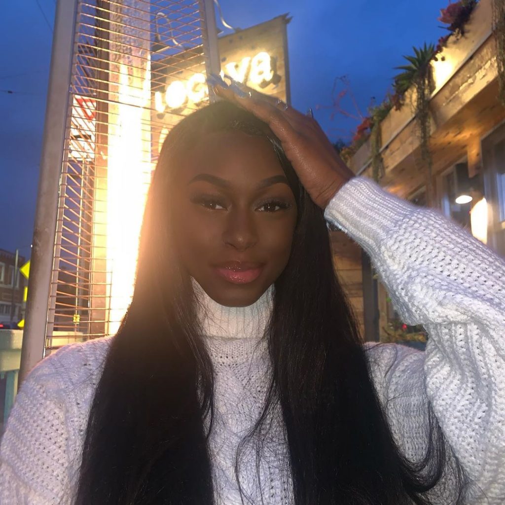 (Photos) Mode Khalé Paré Mame Diarra  » Sen Ptit Gallé  » s’affiche sexy et rayonnante à L.A