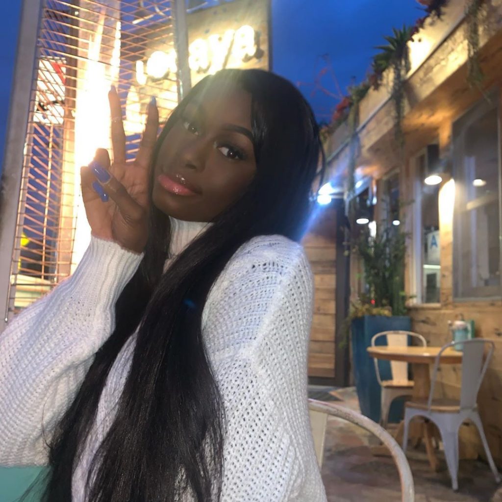 (Photos) Mode Khalé Paré Mame Diarra  » Sen Ptit Gallé  » s’affiche sexy et rayonnante à L.A