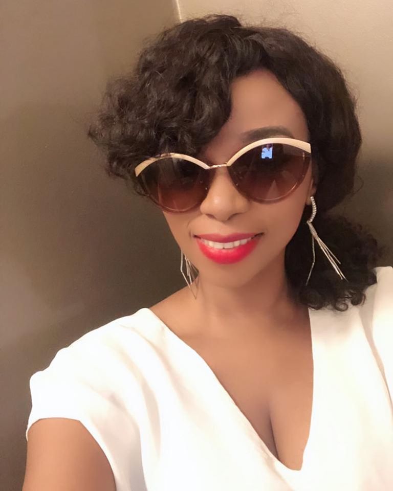 Photos: Adiouza radieuse à quelques heures de la soirée…