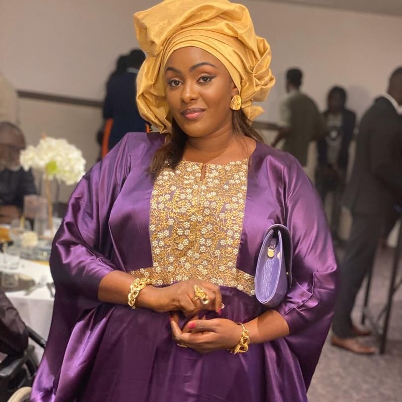 (11 Photos) L'actrice Adja enflamme la toile avec ses différentes "Sagnsés" sénégalaises