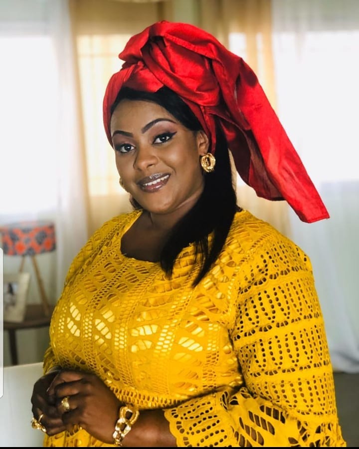 (11 Photos) L'actrice Adja enflamme la toile avec ses différentes "Sagnsés" sénégalaises