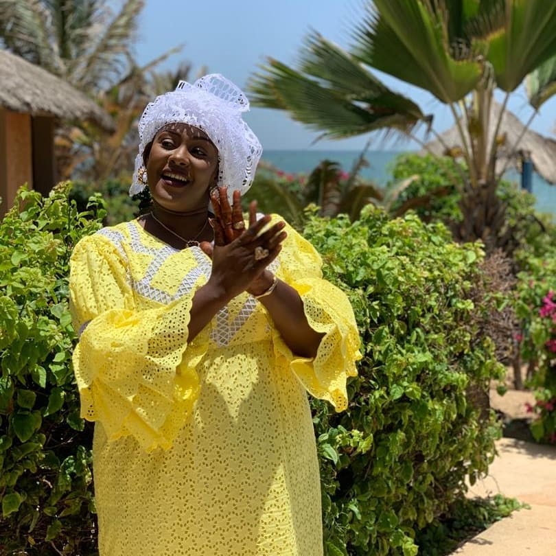 (11 Photos) L'actrice Adja enflamme la toile avec ses différentes "Sagnsés" sénégalaises