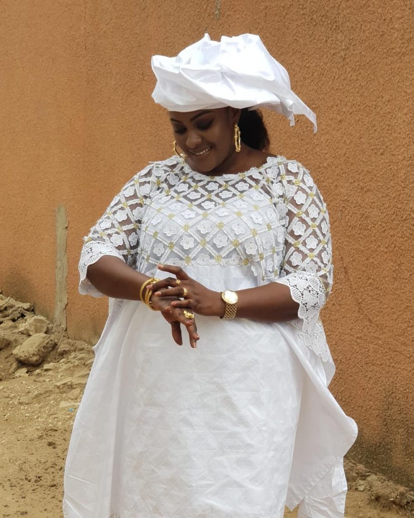 (11 Photos) L'actrice Adja enflamme la toile avec ses différentes "Sagnsés" sénégalaises