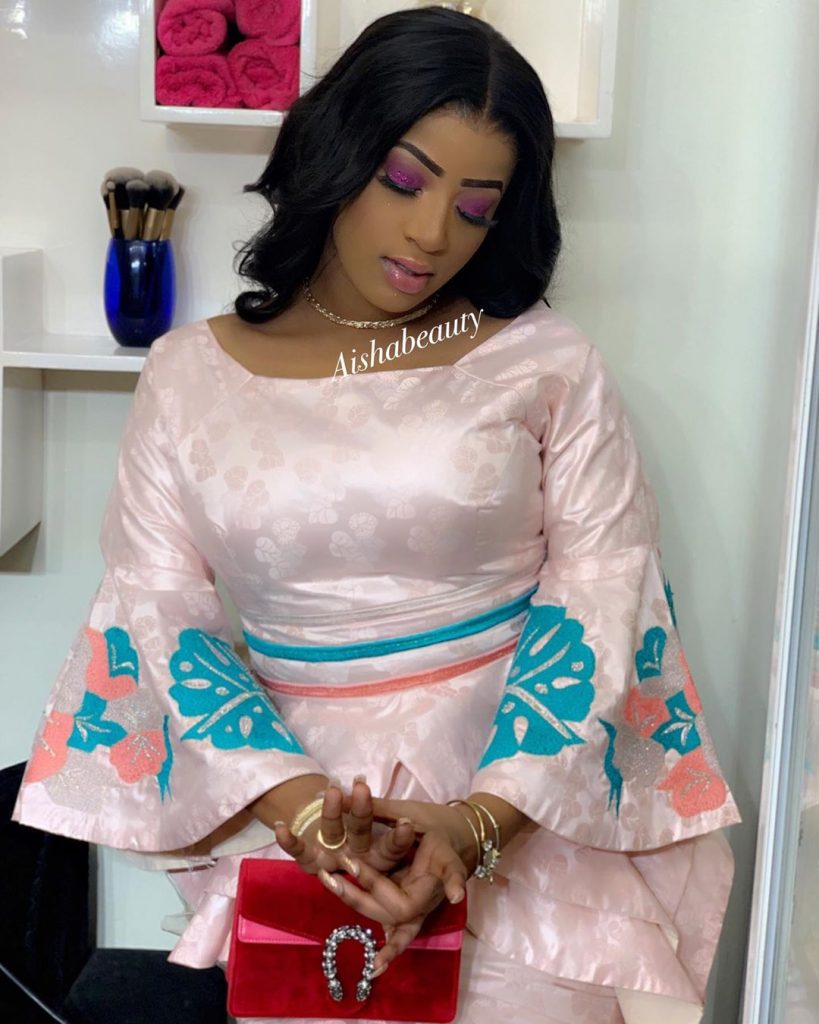 (20 Photos) L’actrice Betty toute souriante affiche un Makeup à la perfection