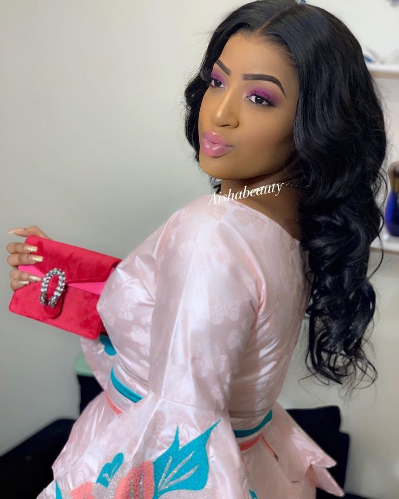 (20 Photos) L’actrice Betty toute souriante affiche un Makeup à la perfection