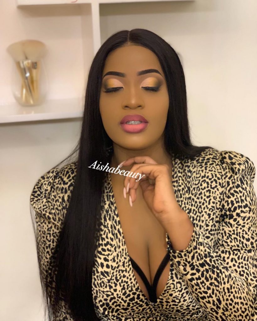 (20 Photos) L’actrice Betty toute souriante affiche un Makeup à la perfection