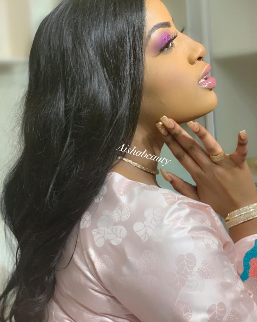 (20 Photos) L’actrice Betty toute souriante affiche un Makeup à la perfection