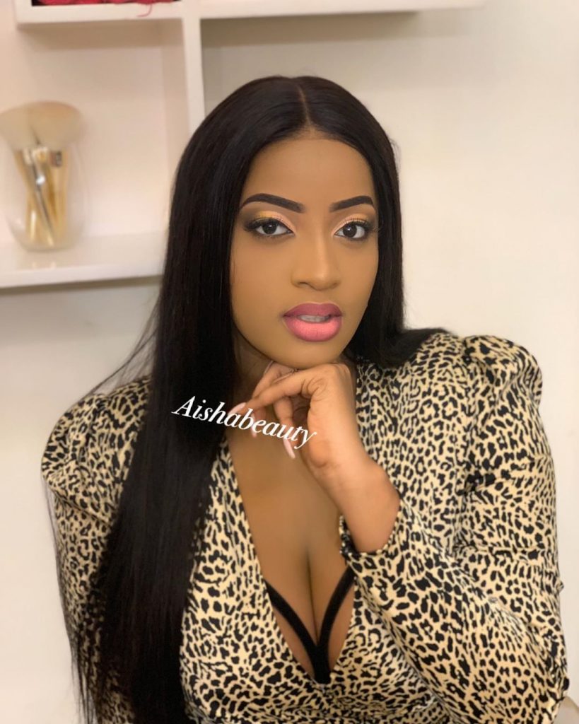 (20 Photos) L’actrice Betty toute souriante affiche un Makeup à la perfection