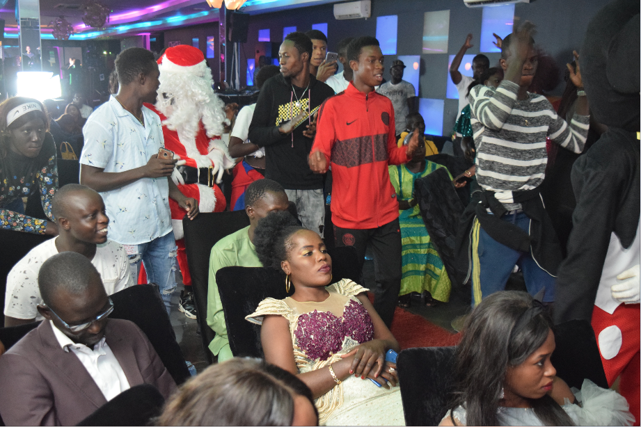 (50 Photos): Plateau spécial Noël au Baramundi - Les plus belles filles au rendez-vous